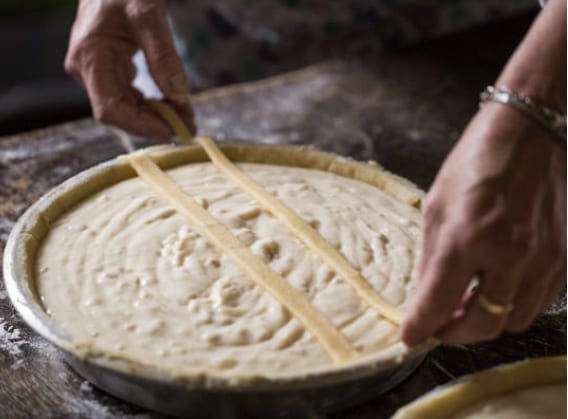 La preparazione della pastiera napoletana
